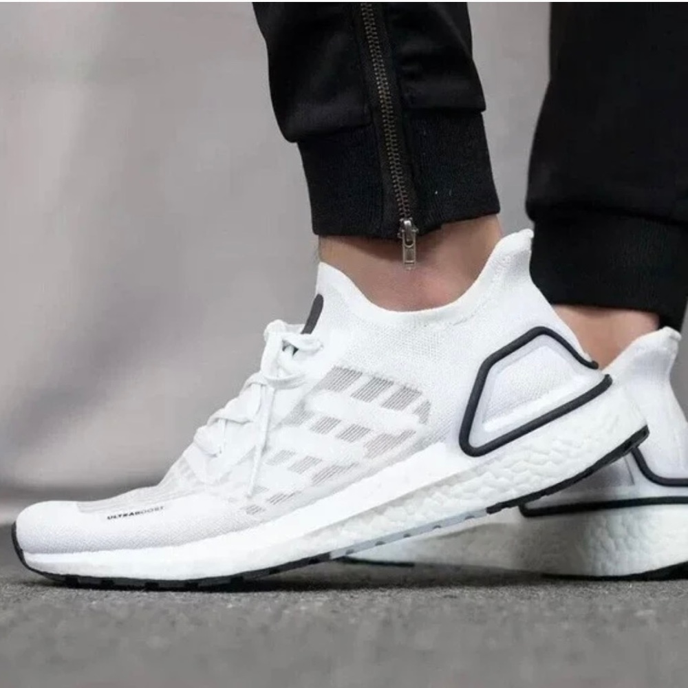 NWT Adidas Women’s 5.5/Youth 4 Ultraboost Sneaker